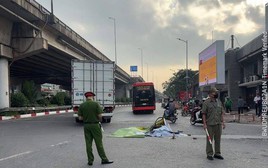 Hà Nội: Va chạm với xe ô tô, nữ sinh lớp 9 tử vong thương tâm