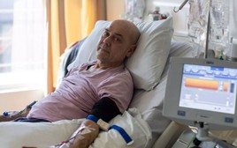 Vô tình phát hiện ung thư "ăn mòn" xương sau một cú vấp: Hóa ra cơ thể kêu cứu từ lâu nhưng lại làm ngơ