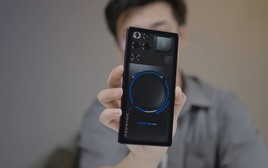 Cây bút công nghệ: "Cầm mẫu điện thoại này đi trên đường, ai cũng phải ngoái lại hỏi tôi máy gì đấy?"