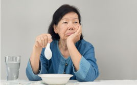 60 tuổi, tôi tiết kiệm nửa đời, nghỉ hưu bán nhà về ở cùng con trai tôi mới tỉnh: Cái giá quá đắt