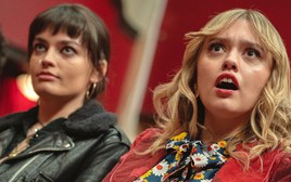 Xem phim Sex Education, tôi thấy mình may mắn hơn 80% phụ huynh vì đã không rơi vào sai lầm giống họ