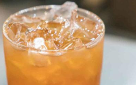 Loại nước "phá gan" chẳng kém rượu nhưng được coi là lành mạnh hơn, cả người lớn lẫn trẻ em đều thích