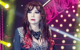 Nữ danh ca U70 nói thẳng: "Họ muốn đạp tôi xuống để ngoi lên"