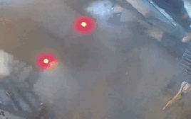 Thót tim xe tải lao nhanh tông hàng loạt ô tô, xe máy và người trong ngõ