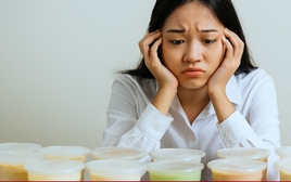 Thử việc lương 5 triệu, mỗi ngày đều phải uống trà sữa 65 nghìn đồng để hòa nhập