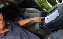 Gài ma túy vu khống đồng nghiệp; Công an làm việc với tiệm bánh mì vụ 162 người ngộ độc