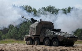 Hơn 200 khẩu pháo tự hành bánh lốp RCH 155 hiện đại nhất được đặt hàng