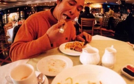 Mạch máu không chịu nổi "kẻ thù" này: 5 thói quen sau khi ăn no âm thầm khiến đột quỵ trầm trọng hơn