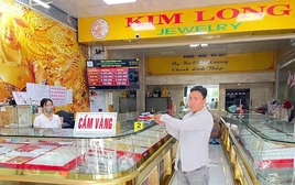 Bỏ 2 triệu đồng mua vàng giả rồi mang cầm cố lấy 165 triệu đồng