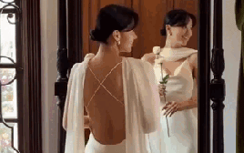 Mỹ nhân Việt có "style ăn cưới" đẹp rung chuyển thị giác, sống đời nữ hoàng trong penthouse triệu đô