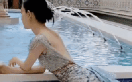 "Mỹ nhân phim giờ vàng" khóc lóc ngày đêm đòi ly hôn bằng được chồng đại gia vừa đi tù