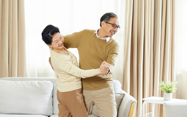 Vợ chồng U60 nghỉ hưu, bán nhà to mua nhà nhỏ: Tưởng sống chật vật hơn, không ngờ trả hết nợ, dư tiền tỷ, thong dong dưỡng già bình yên