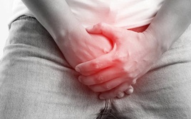 Người đàn ông "gãy súng” vì làm theo phim người lớn