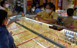 Giá vàng hôm nay 18-12: Tăng rất mạnh khi nhu cầu trú ẩn vốn nóng lên