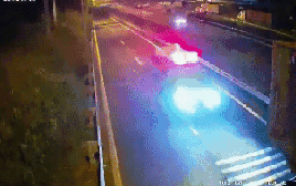 NÓNG: Xe cứu thương tông xe đầu kéo rồi bốc cháy ngùn ngụt, 3 người tử vong