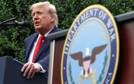 Tổng thống Mỹ ký gói chi tiêu gần 1 nghìn tỷ USD cho quốc phòng