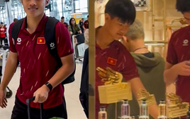 Tóm dính thủ môn 1m91 điển trai gây sốt cõi mạng đi mua sắm, sao U22 Việt Nam mang theo mũ cối về nước