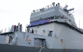 Ngắm chiến hạm ROKS Hansando của Hải quân Hàn Quốc ở cảng Đà Nẵng