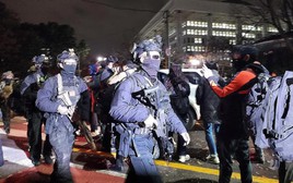 Một năm sau vụ thiết quân luật chấn động Hàn Quốc