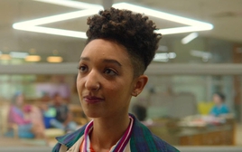 Xem phim Sex Education, tôi cuối cùng cũng tỉnh ngộ vì một câu thoại: Hóa ra chính sự "bình thường" mà tôi ép con theo đuổi mới là ngõ cụt!