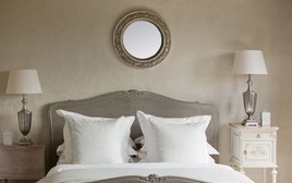 Người xưa dạy: Phòng ngủ chật đến đâu cũng đừng dại đặt 6 thứ này ở đầu giường, giật mình vì toàn món quen