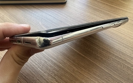 Mang Pixel đi bảo hành vì pin phồng, khách hàng bị Google đổ lỗi do dùng sạc của Samsung