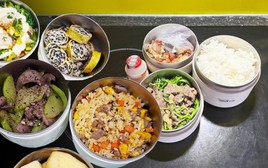 Bữa cơm của học sinh Hà Nội bỗng gây sốt MXH: Thực đơn không cầu kỳ nhưng đúng chuẩn "mỹ vị nhân gian"