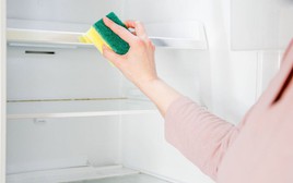 Tủ lạnh sạch sẽ, thơm tho chưa từng thấy khi được vệ sinh bằng thứ này - không phải giấm