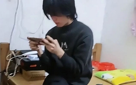 Bố quay clip bêu riếu con trai: "Tôi đã làm gì sai mà sinh ra đứa con thế này?", dân mạng phát hiện ngay 1 chi tiết rùng mình!