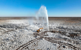 Mỏ 'vàng đen' 3.000 tỷ USD phát nổ, chất độc phun trào dữ dội, Mỹ hứng cú sốc lớn  