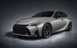 Lexus IS 2026 tăng giá bán: Là bản facelift nhưng nội thất hoàn toàn mới, loại bỏ máy 2.0 từng mở bán tại Việt Nam