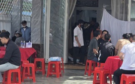 Cha mẹ tuyệt vọng đứng nhìn con cháu trong đám cháy 4 người thiệt mạng