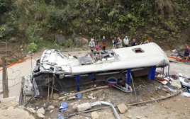 Lật xe chở đoàn thiện nguyện: 'Quà đã tới nơi, nhưng người tặng không còn'