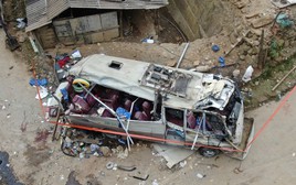 Vụ lật xe ở Lào Cai làm 9 người tử vong: 'Vẫn chưa tin em trai đã ra đi mãi'