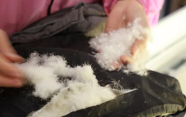 Mặc áo phao, người đàn ông suy hô hấp phải cấp cứu, bác sĩ cảnh báo: Hãy cẩn thận với loại quần áo này!