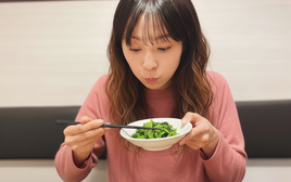 Nữ kế toán bị gan nhiễm mỡ nặng vì ăn loại rau này luộc suốt 6 tháng để giảm cân