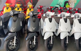 Loạt xe máy điện giảm giá sâu: VinFast cũng 'phản ứng cực nhạy'