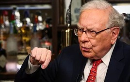 Tại sao Warren Buffett ngừng tặng 10.000 USD tiền mặt làm quà giáng sinh cho gia đình?