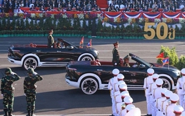 Xe điện thương hiệu Việt xuất hiện trang trọng trong lễ Quốc khánh Lào, tự hào về bước tiến vươn xa