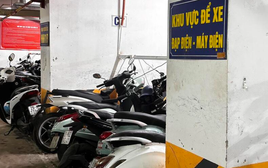 Chung cư 40.000 dân ở Hà Nội cấm gửi xe điện: Cư dân bức xúc, luật sư chỉ ra điểm “vô lý”