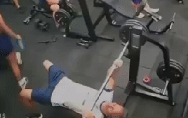 Kinh hoàng: VĐV cử tạ tử vong trong phòng gym do thanh tạ trượt khỏi tay, đập thẳng vào ngực