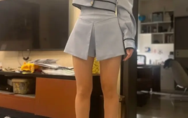 Mẹ khoe 7 bộ váy định mặc trong lễ tốt nghiệp của con, dân mạng xem xong lắc đầu: Nếu chị thương con thì thay ngay bộ khác!