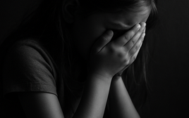 TPHCM: Sợ mẹ buồn, bé gái không dám tố cáo cha dượng đốn mạt