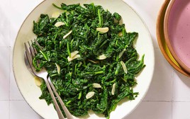 Loại rau nhiều sắt hơn thịt bò, là "siêu thực phẩm" chặn đứng ung thư nhưng chưa nhiều người Việt tận dụng