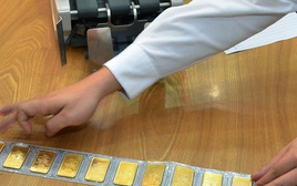 Giá vàng hôm nay 5-12: Bật tăng mạnh trở lại