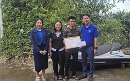 Thanh niên lái ca nô cứu 500 người khỏi lũ dữ: 'Lúc đó chỉ nghĩ tới cứu người'