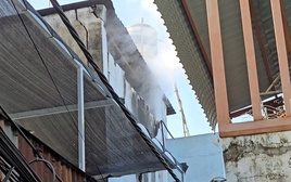 Cháy nhà 2 tầng ở TPHCM lúc sáng sớm, 1 người tử vong