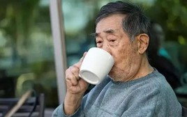 Người thường xuyên uống nước khi vừa thức dậy vào buổi sáng, cơ thể sẽ xuất hiện 6 thay đổi kỳ diệu sau 3 tháng