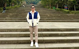 Ngoại hình tài tử U60 chưa vợ, ở biệt thự TP.HCM vài chục tỷ, đưa hết tiền cho mẹ giữ