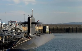 Nhiều UAV lạ xuất hiện trên căn cứ tàu ngầm, Hải quân Pháp nổ súng